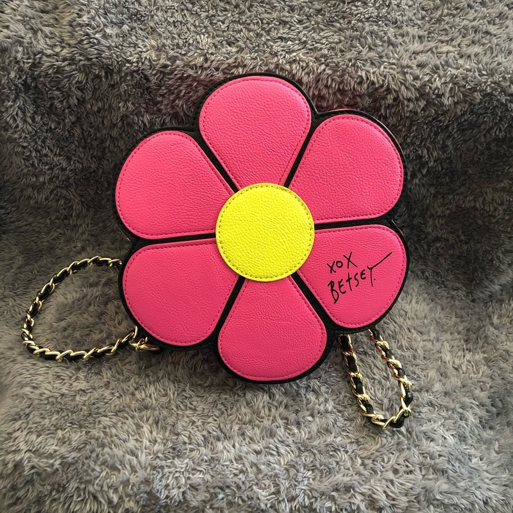 Betsey Johnson Flower 🌸